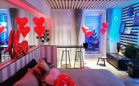 Hello Gorgeous Suite Bari